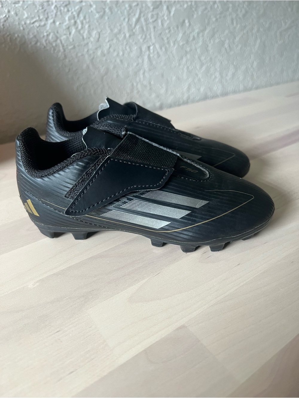 Adidas F50 Club Velcro Soccer Cleats - Youth Size 11K - Like New
